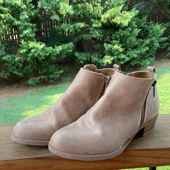 Carlos Santana Brie Ankle Booties Doe Tan 8.5 - Picture 1 of 13
